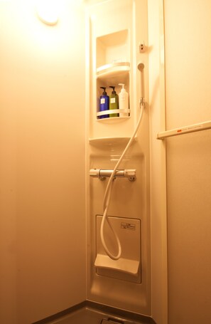 Appartement | Badkamer met douche