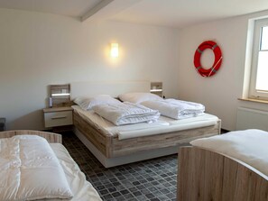 2 bedrooms, travel cot, WiFi, bed sheets