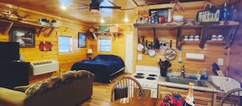 Peaceful and quiet cabin with keypad entry for convenient self check in.