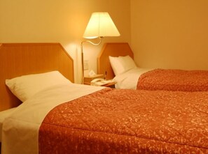 Desk, iron/ironing board, free WiFi, bed sheets - Obama Town Hotel (Unzen)