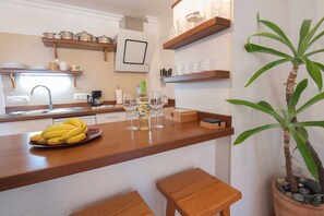 Unclassified image, 5 of 11, button