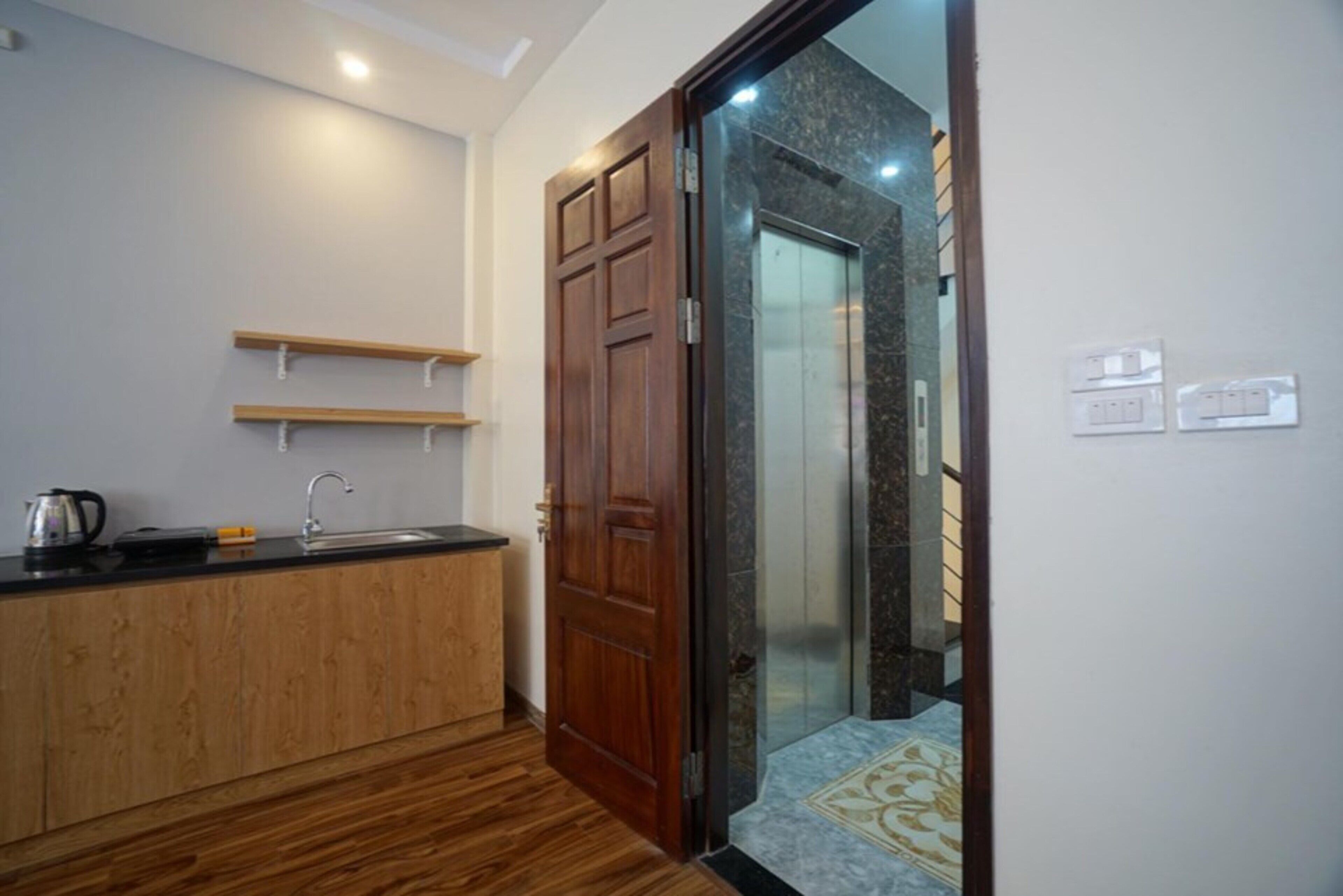 Deluxe Studio | Private kitchenette | Fridge, stovetop, rice cooker