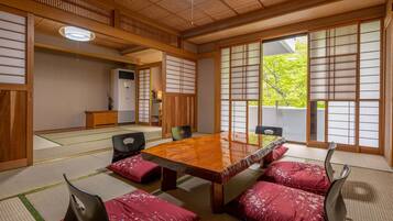 Tavanomainen huone, tupakointi kielletty (Japanese Style, For 3~6 Pax) | Untuvapeitot, minibaari, tallelokero huoneessa, ilmainen Wi-Fi