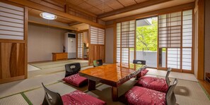 Habitación tradicional, para no fumadores (Japanese Style, For 3~6 Pax) | Edredón, minibar, caja de seguridad en la habitación y wifi gratis 