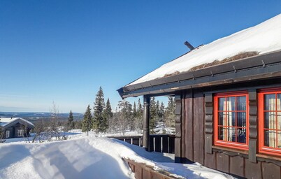 Lovely home in østby with house a mountain view