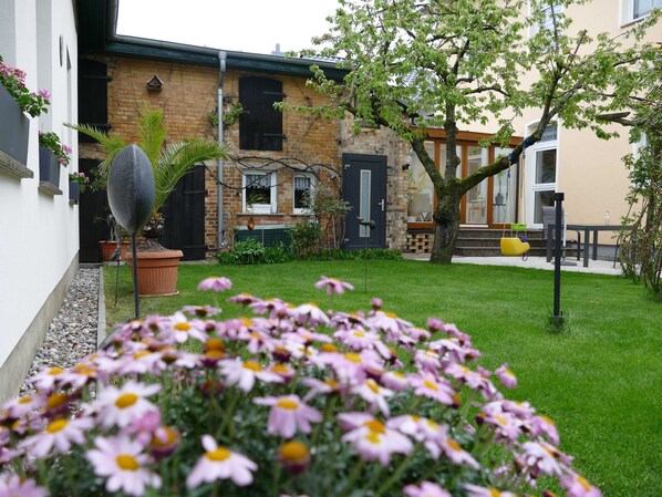 Unclassified image, 1 of 17, button