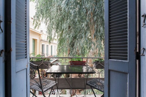 Y guest House an alternative under Acropolis