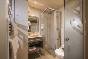 Free toiletries, hair dryer, towels - Das kleine Hotel (Stumm)