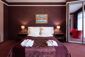 Apartment, 1 Bedroom (II) | 1 bedroom, desk, soundproofing, iron/ironing board - VIP-Aparts Bukovel (Bukovel)