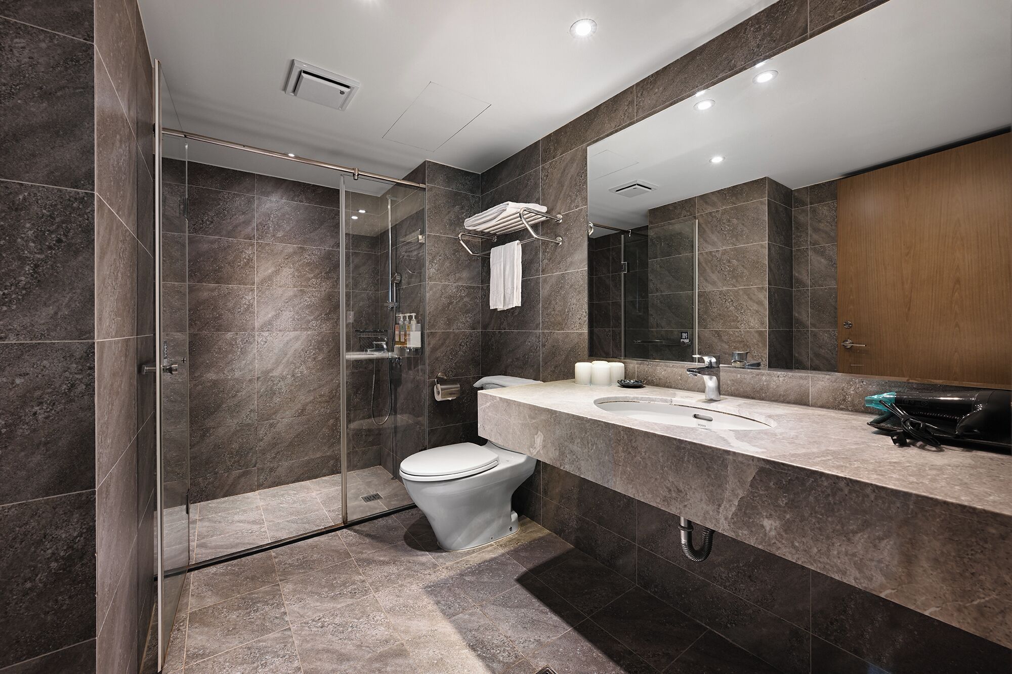 shower, free toiletries, hair dryer, slippers