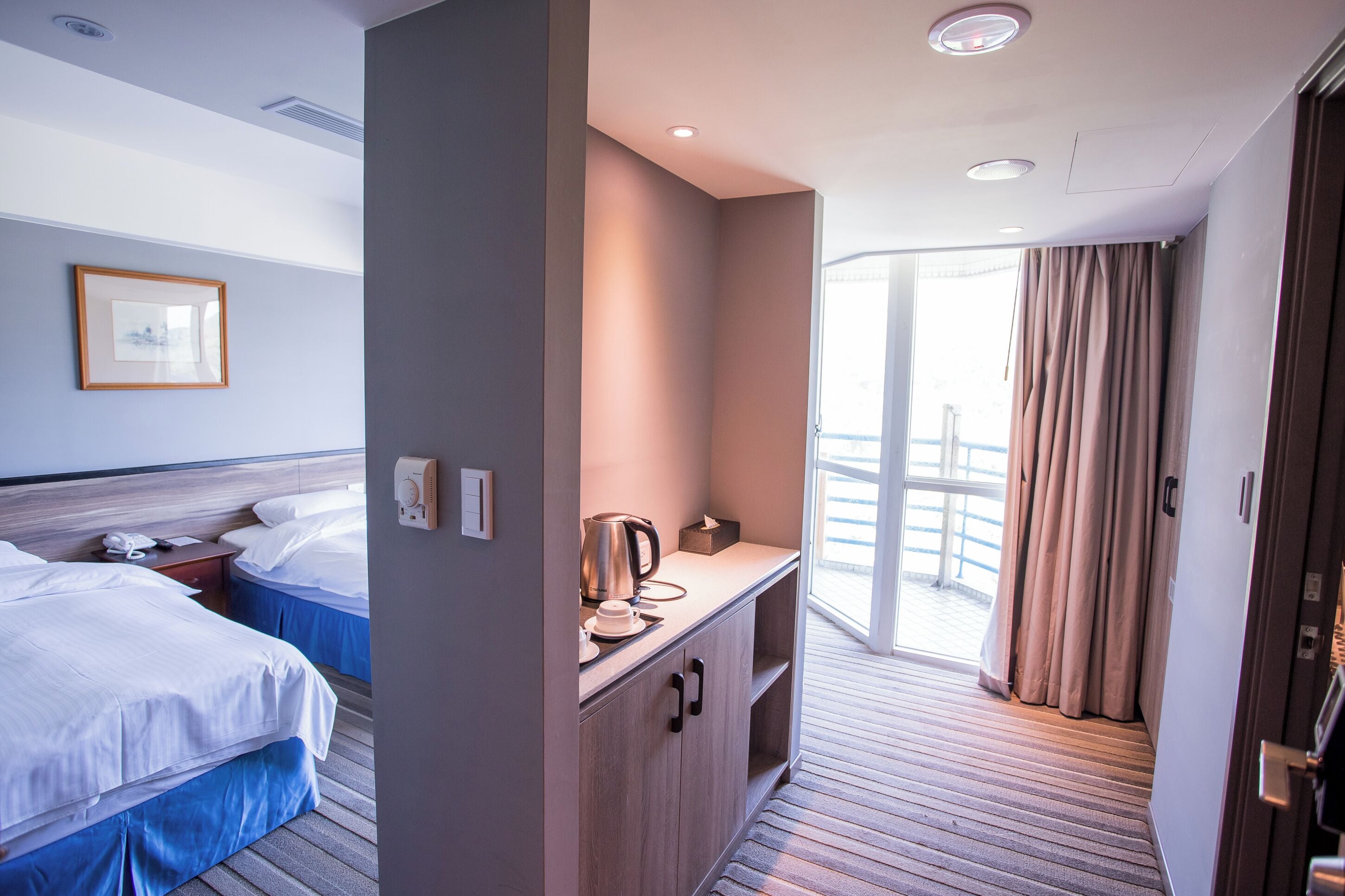 standard room -no bathtub | in-room safe, blackout curtains, soundproofing, free wifi