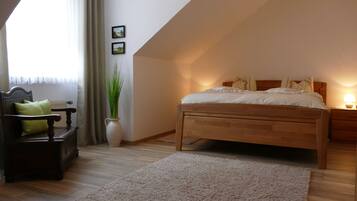 1 Schlafzimmer, Reisekinderbett, Bettwäsche