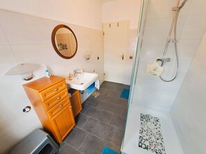 Shower, hair dryer, towels - Apartment Sascha Object ID. 120525 (Waren (Müritz))