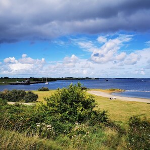 Beach nearby - Holiday house "White Shell" - large garden - parking lot directly at the house (Brouwershaven)