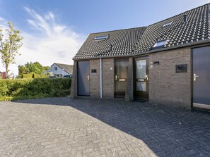 Exterior - Holiday house "White Shell" - large garden - parking lot directly at the house (Brouwershaven)