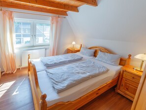 2 makuuhuonetta, silitysrauta/-lauta, vauvan matkasänky, Wi-Fi
