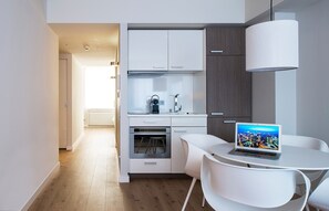 Mini-fridge, microwave, stovetop, dishwasher - Brera Serviced Apartments Frankfurt Oper (Frankfurt)