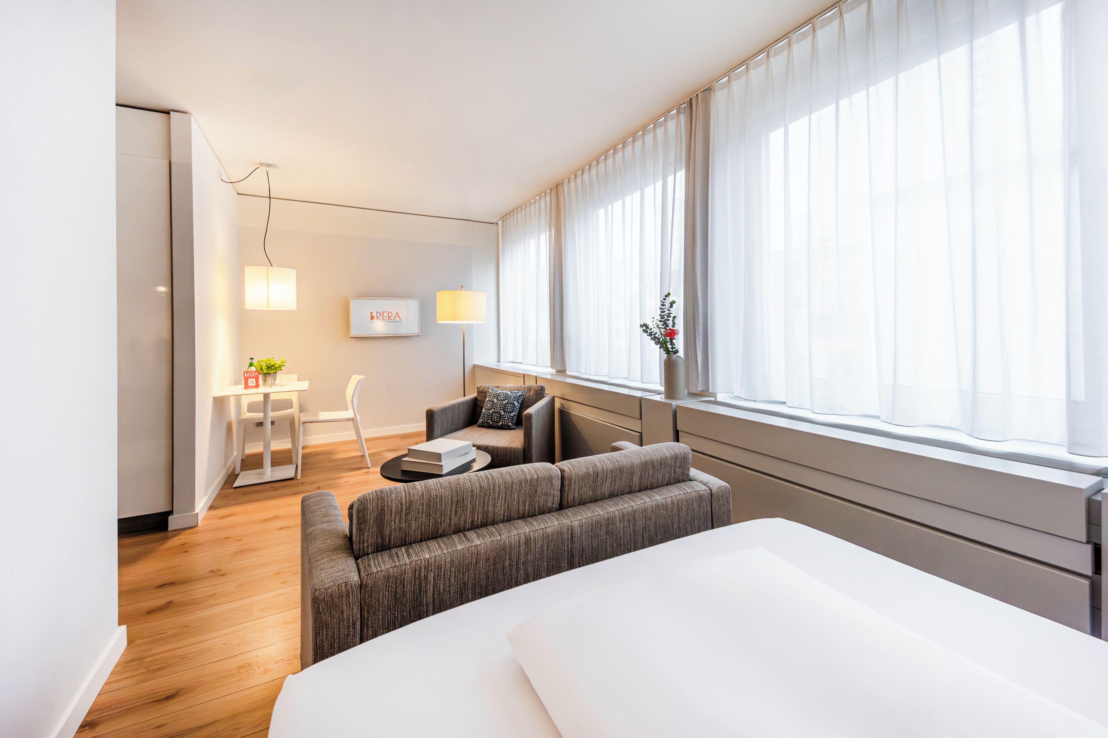 Apartment M - King bed | Allergitestet sengetøy, skrivebord og skrivebord for bærbar PC