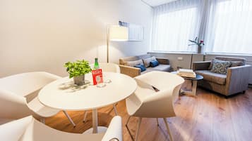 Apartment L - King bed | Living area | 20-inch flat-screen TV with cable channels, TV