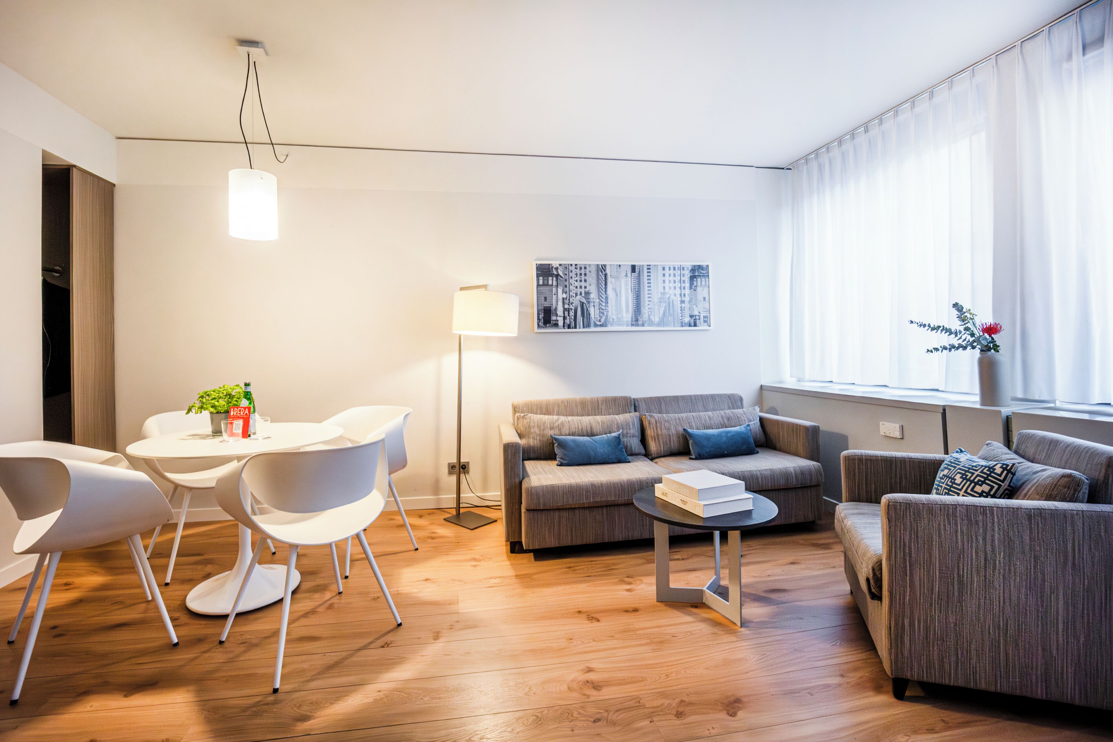 Apartment L - King bed | Living area