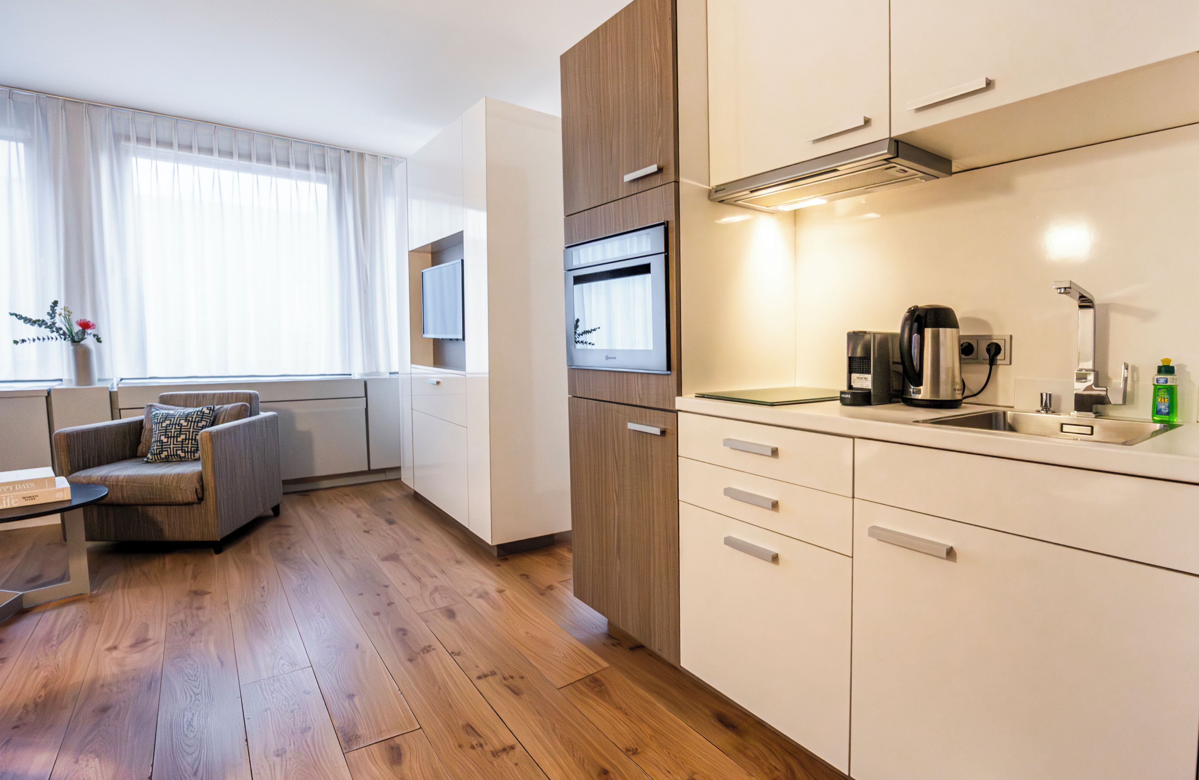Apartment L - King bed | Private kitchen | Mini-fridge, microwave, stovetop, dishwasher