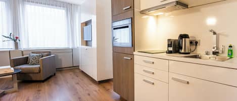 Apartment L - King bed | Private kitchen