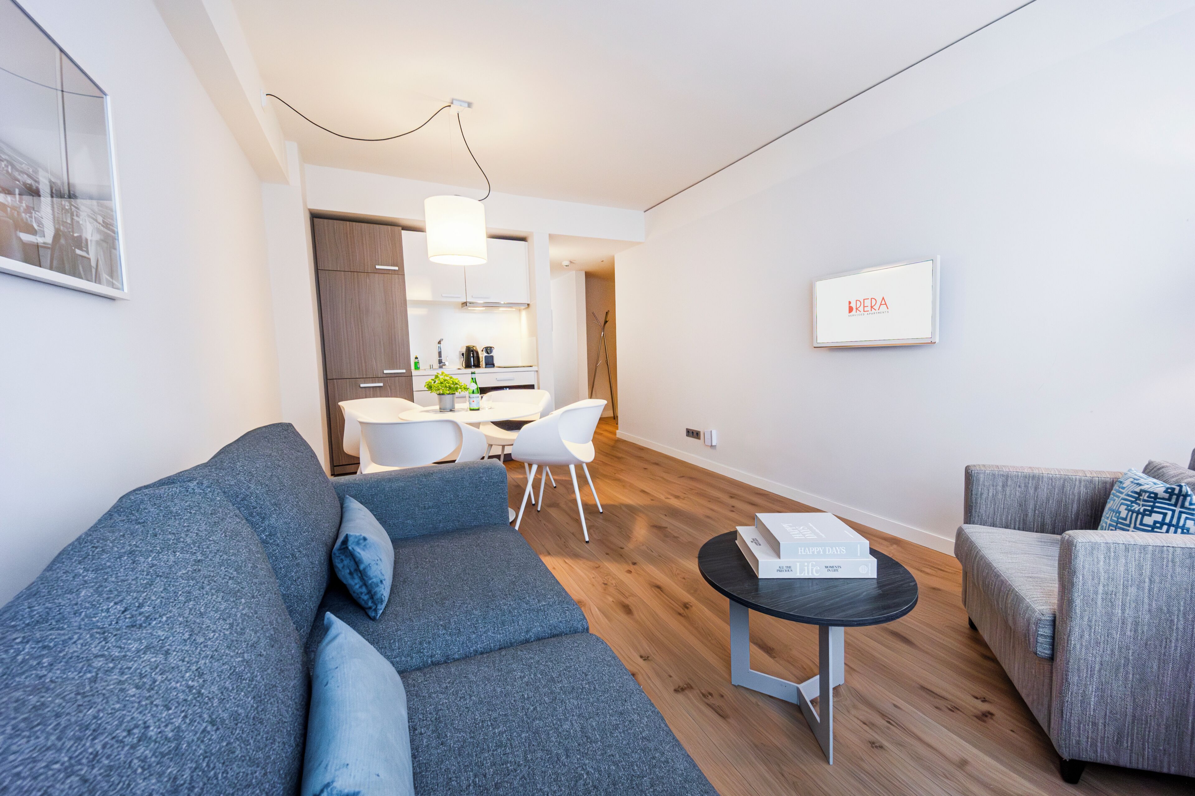 Apartment L - King bed and separate bedroom | Living area