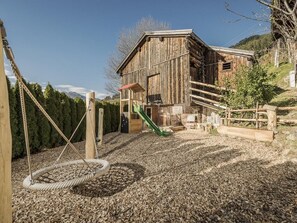 Children’s play area – outdoor