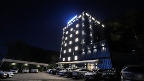 Front of property - evening/night - Yongin Avenue Hotel (Yongin)