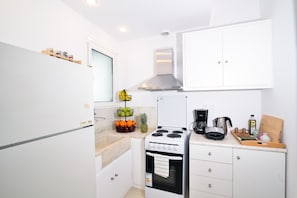 Apartment, 1 Bedroom | Private kitchen | Fridge, microwave, oven, stovetop