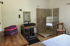 4 chambres, bureau, fer et planche à repasser, Wi-Fi gratuit