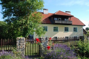 Bagian depan properti