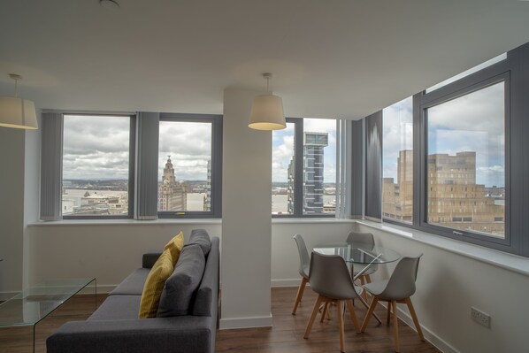 40-inch TV with digital channels - Dream Apartments Silkhouse Court (Liverpool)