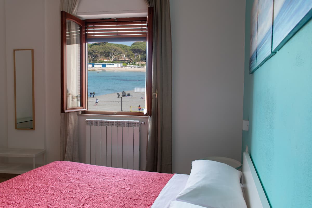 Deluxe Double Room, 1 King Bed, Beach View | Minibar, desk, WiFi (free), bed sheets