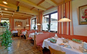 Breakfast buffet - Riemenerhof (Fuegenberg)