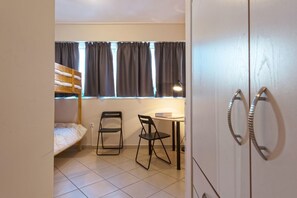 3 bedrooms, desk, laptop workspace, free WiFi
