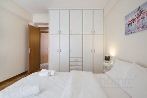 3 bedrooms, desk, free WiFi, bed sheets - Magnificent 100m² homm Penthouse, Lycabettus View (Athens)