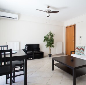 Huoneisto, 3 makuuhuonetta | Oleskelualue | 20–tuumainen taulutelevisio, jossa kaapelikanavat