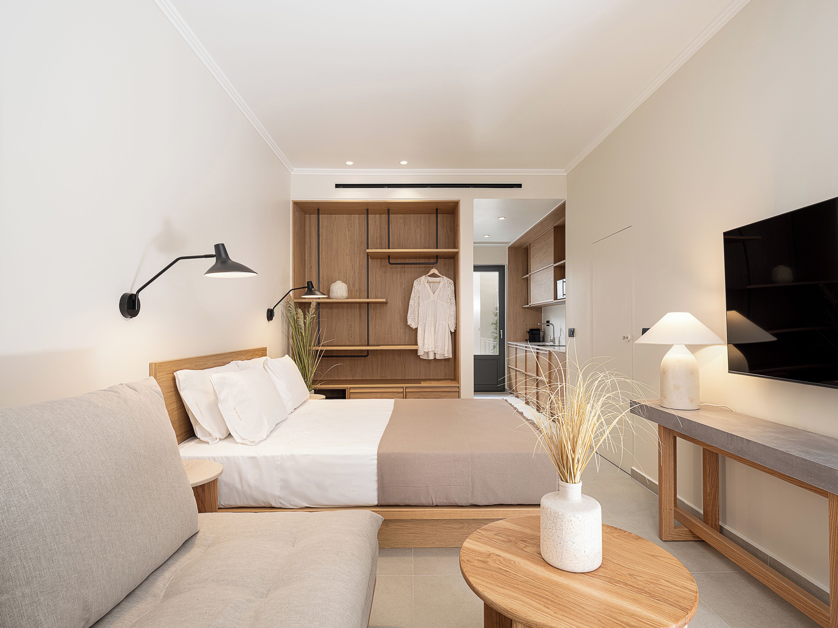 Deluxe Apartment | Premium bedding, WiFi (free), individually decorated