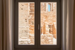 Departamento Premium, 1 habitación, patio | Área de sala de estar | Televisión de pantalla plana, Netflix y servicios de streaming