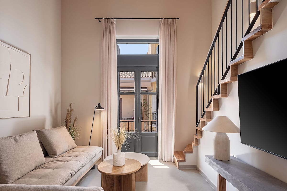 Deluxe Loft | Ruang tamu | 55 inci televisyen skrin rata dengan kabel, Netflix