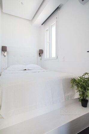 Estúdio | Espaço de trabalho para notebook, ferros/tábuas de passar roupa