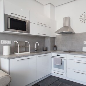 Estúdio | Cozinha privada | Geladeira, micro-ondas, fogão, cooktop