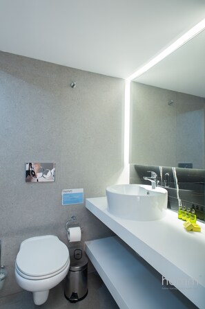 Studio | Bathroom | Shower, free toiletries, hair dryer, towels - 35m² Modern Renovated Studio in Psyri Korinis str (Athens)