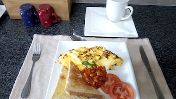 Daily English breakfast (ZAR 100.00 per person)