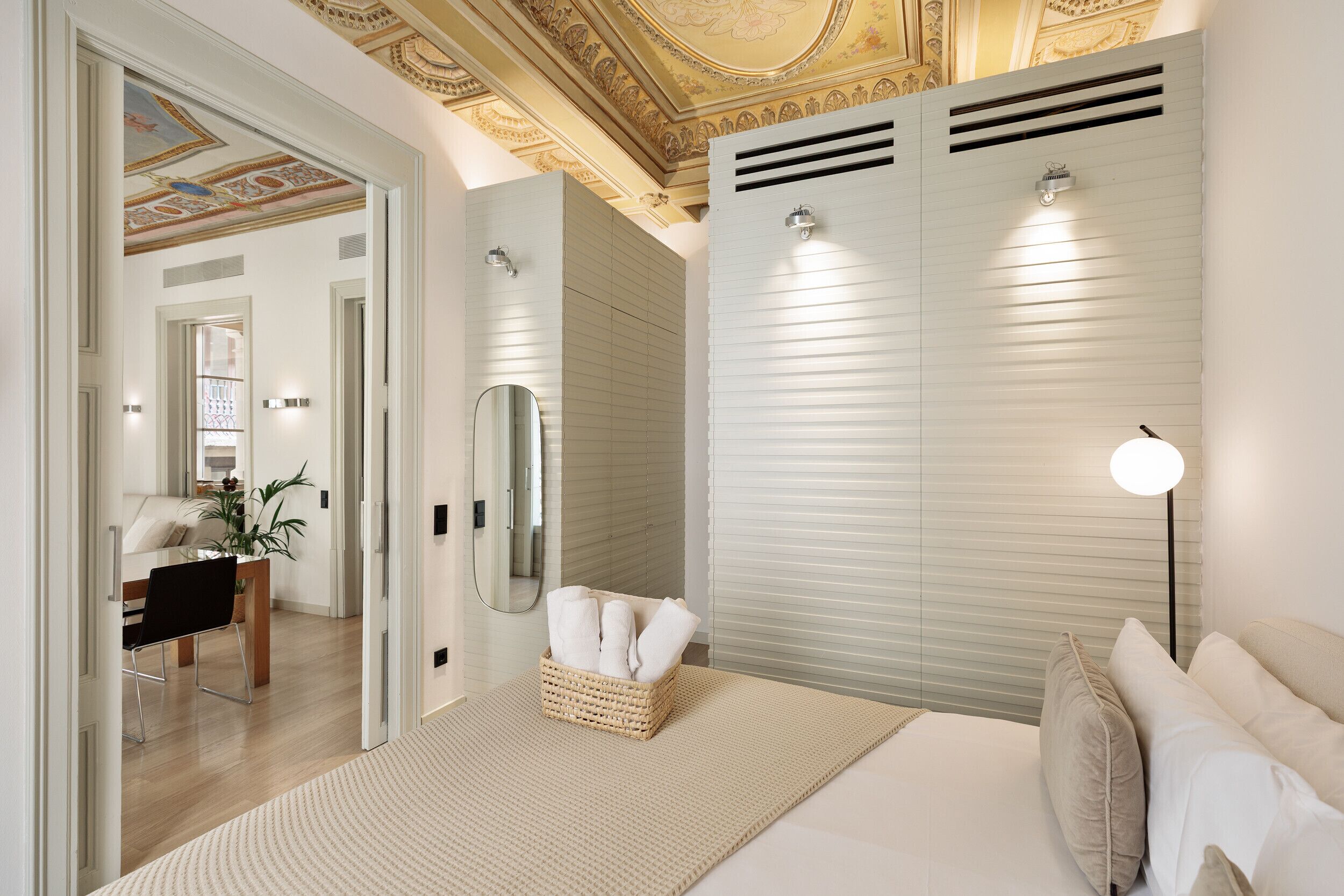 Coffres-forts dans les chambres, fer et planche à repasser