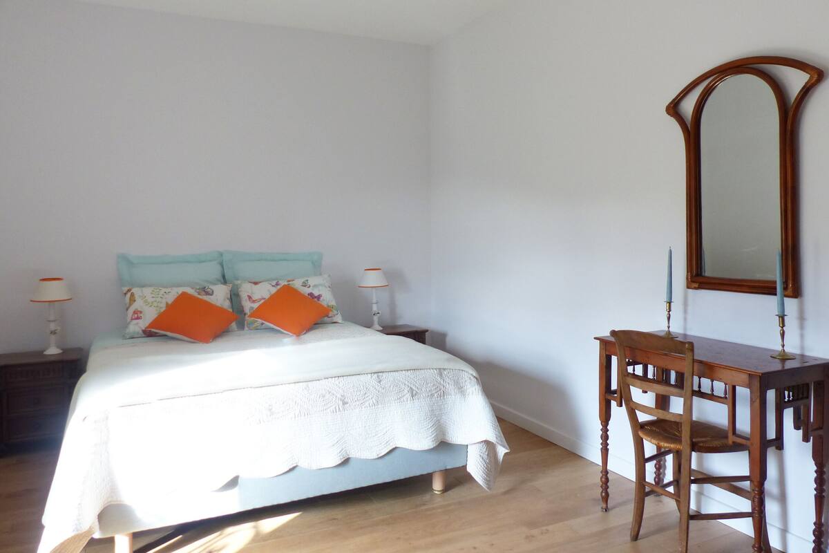 Double Room (Les Parpaïouns)