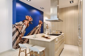 Refrigerador, microondas, horno, lavavajillas