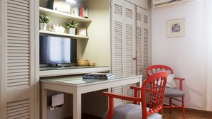 A room with a desk, a television, a chair, and a wardrobe. - Urban Oasis homm Studio on Syntagma (Athens)
