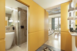 Douche, séchoir à cheveux, serviettes fournies